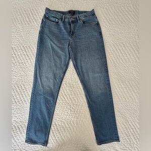 Banana Republic “Travel Athletic” Straight Jeans - 32x32